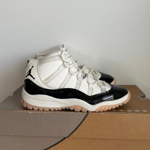 Nike Air Jordan 11 Retro ‘Neapolitan Brown’ Kids Sneakers- SZ 1.5 Y - Picture 3 of 13